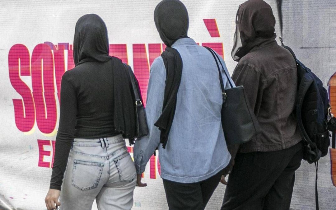 Burqa, hijab e chador: quali sono le differenze tra i veli