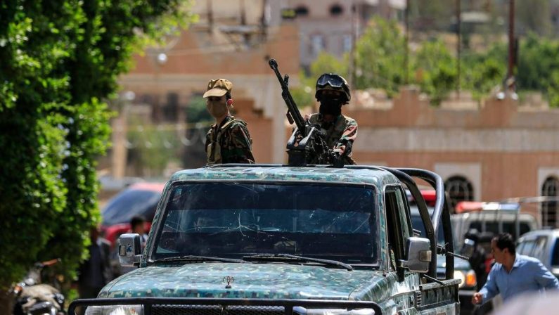 Medioriente, Camera Usa a maggioranza repubblicana chiede a Trump fine guerra in Iran. Houthi: “Abbattuto caccia saudita”