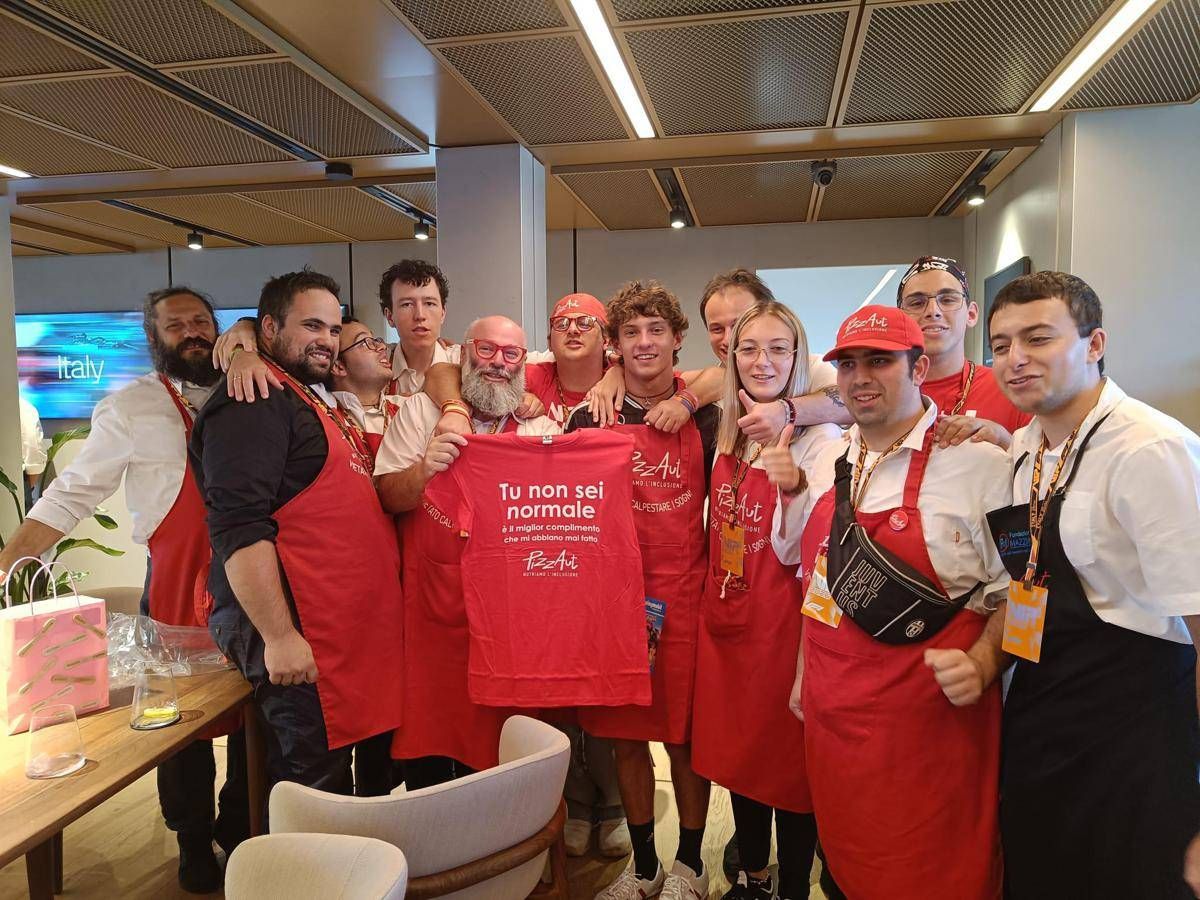 https://www.quotidianodelsud.it/wp-content/uploads/2026/09/i-ragazzi-di-pizzaut-con-antonelli.jpeg