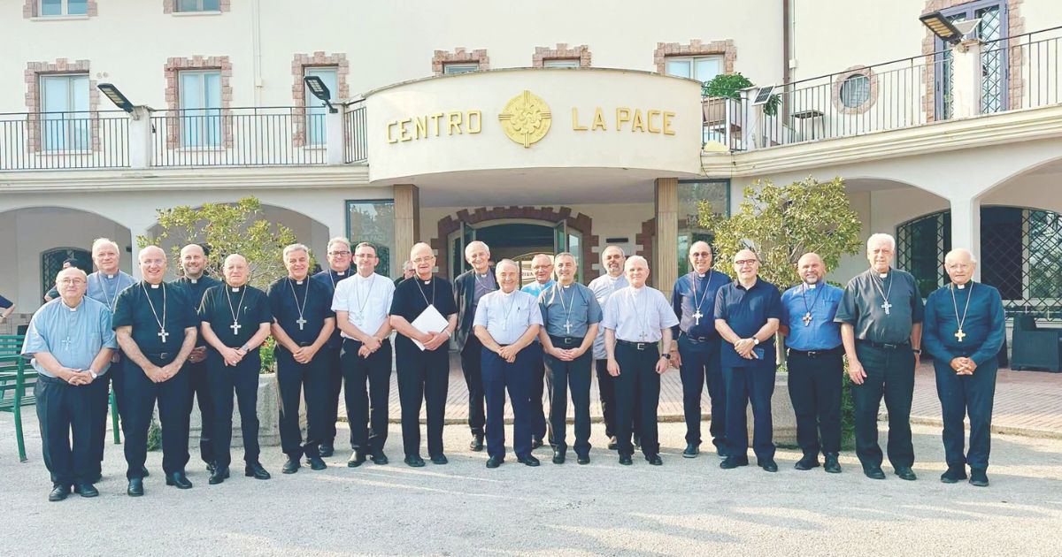 https://www.quotidianodelsud.it/wp-content/uploads/2026/09/il-gruppo-dei-vescovi-riunito-a-benevento-foto-diocesi-di-benevento.jpg