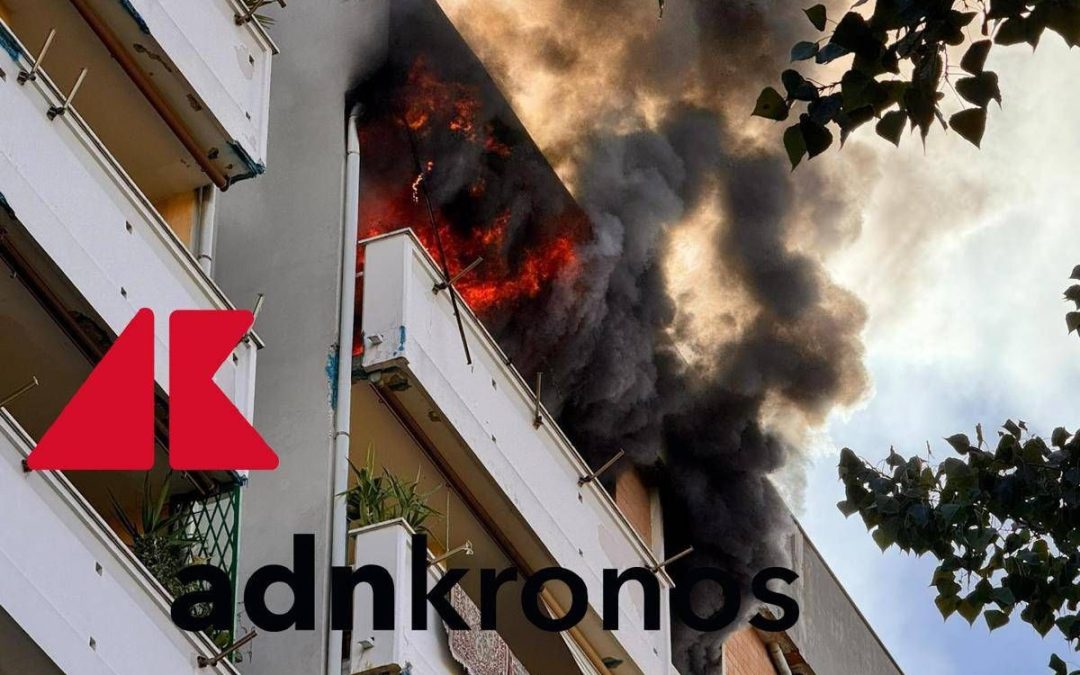 Roma, violento incendio in un palazzo: salvate tre persone, non si trova inquilino