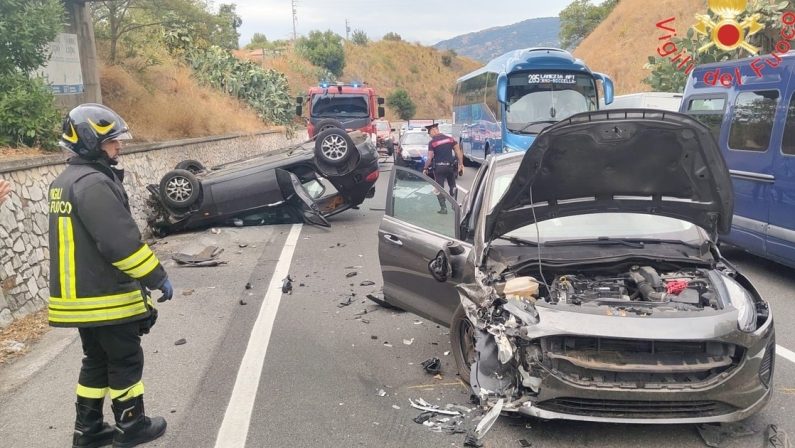 Incidente stradale sulla Ss106 a Stalettì: Quattro feriti
