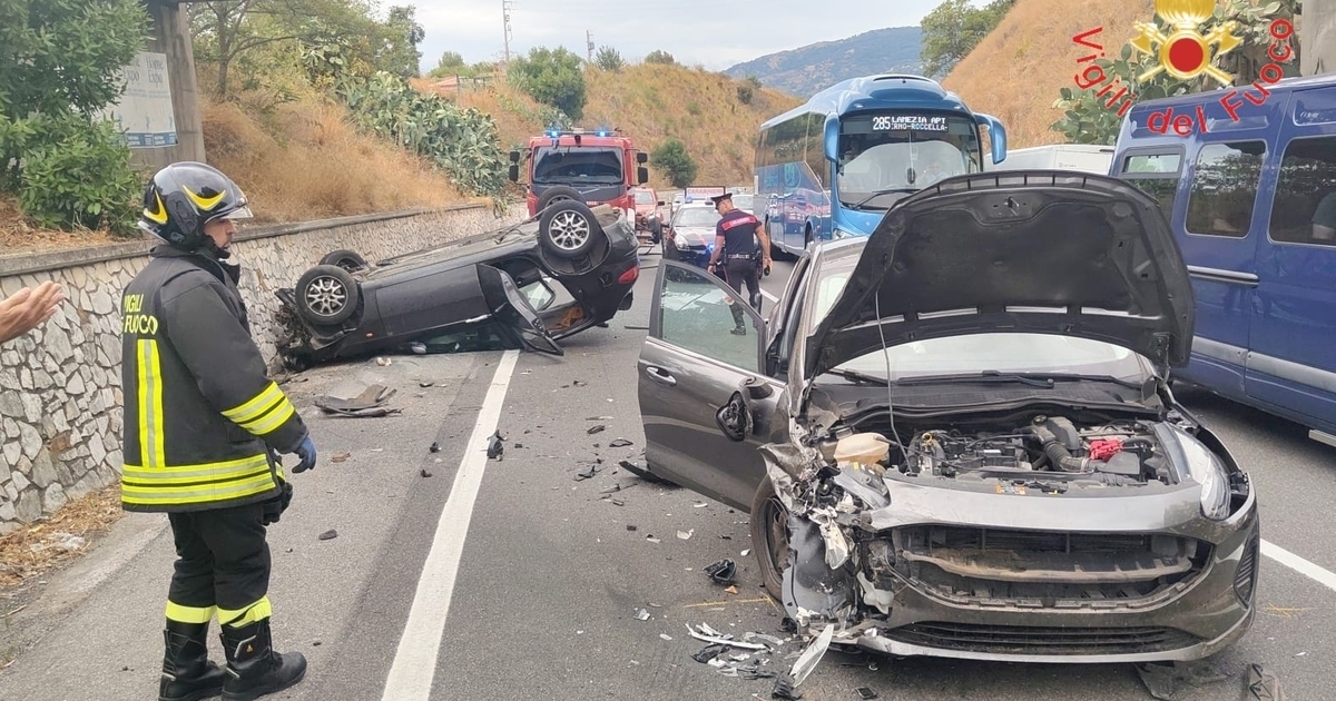 https://www.quotidianodelsud.it/wp-content/uploads/2026/09/incidente-ss106-staletti.jpg