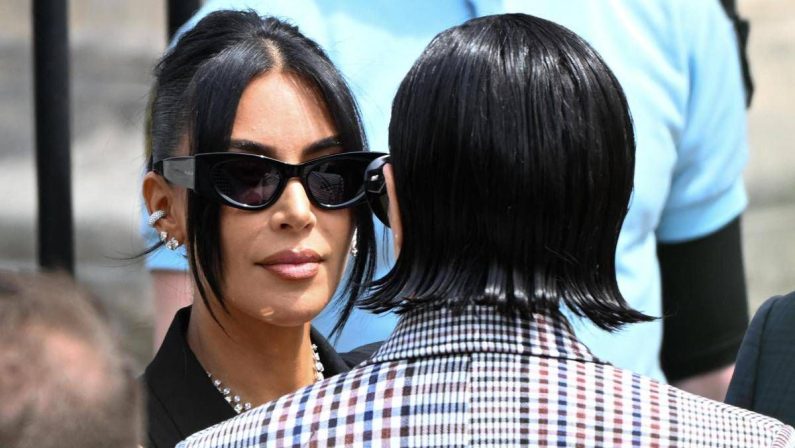 Kim Kardashian riceverà un euro di risarcimento per la rapina subita nel 2016: “Non cerco soldi”