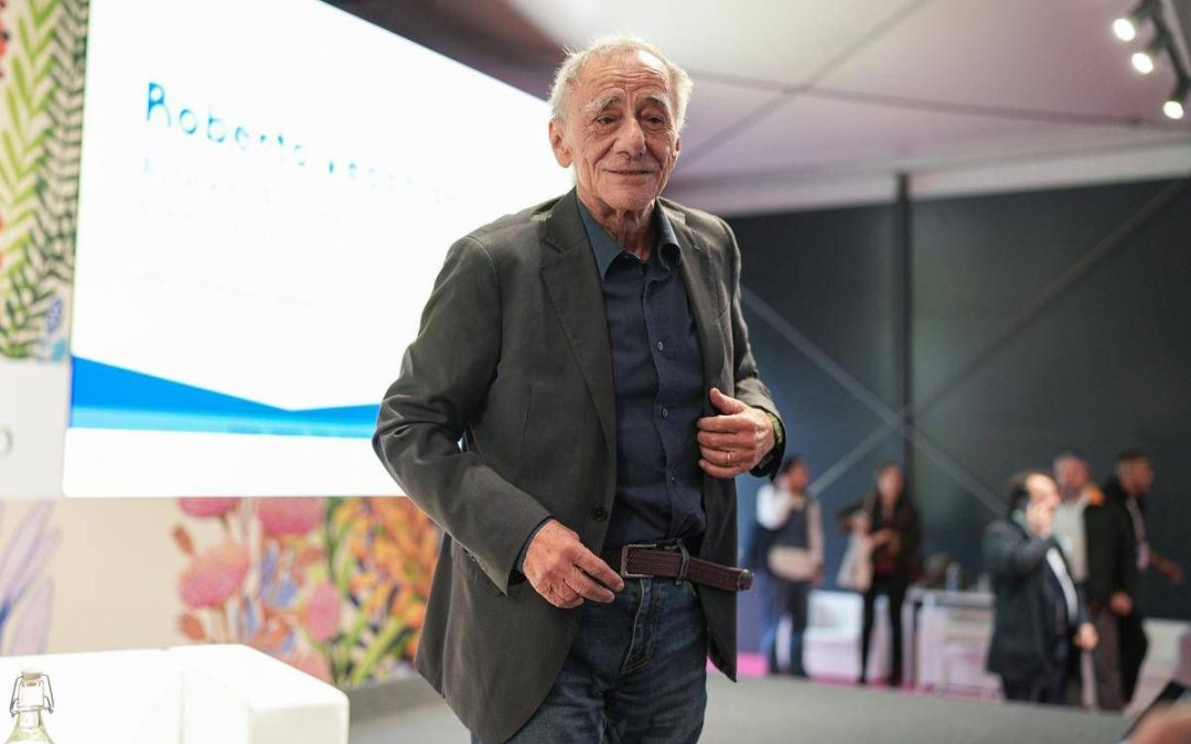 Roberto Vecchioni, concerto annullato a Salerno per “motivi di salute”