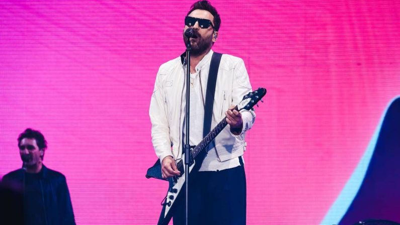 Cesare Cremonini, stasera su Rai1 lo show al Circo Massimo: gli ospiti