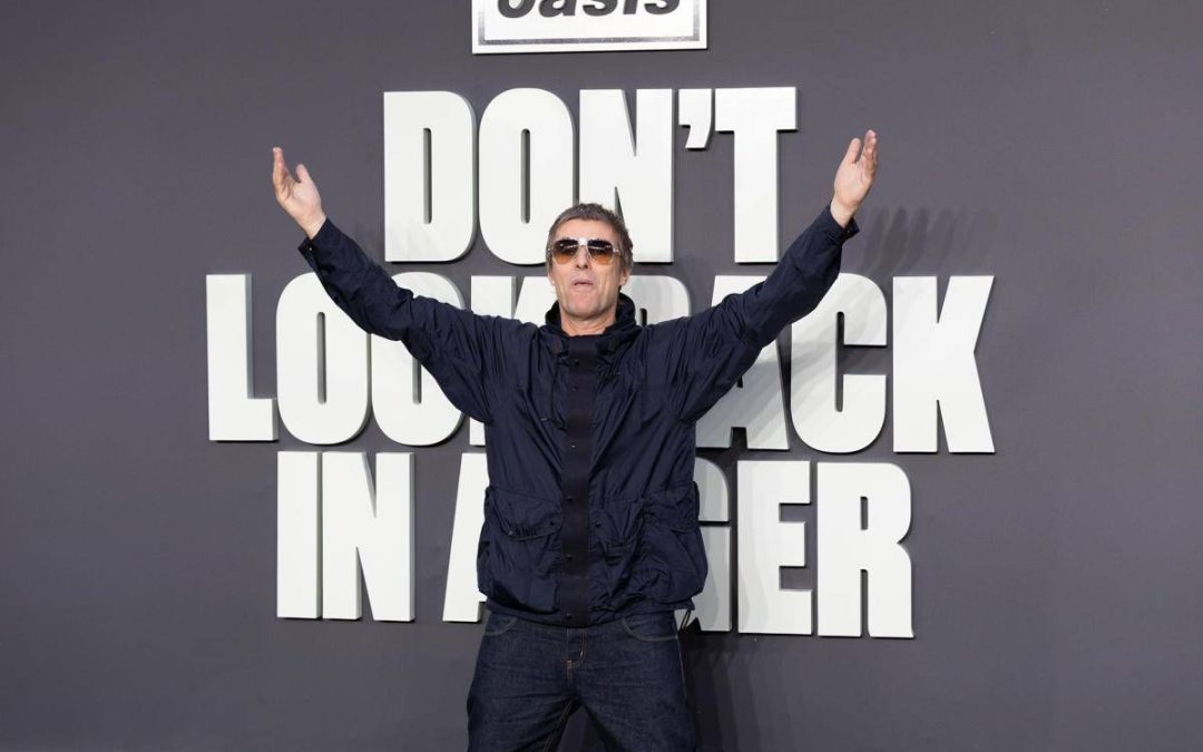 Oasis a Roma, Liam Gallagher scatenato sui social: le risposte (surreali) ai fan