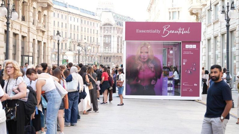 Milano Beauty Week, assalto ai pop up: lunghe code per profumi, esperienze skincare e make up