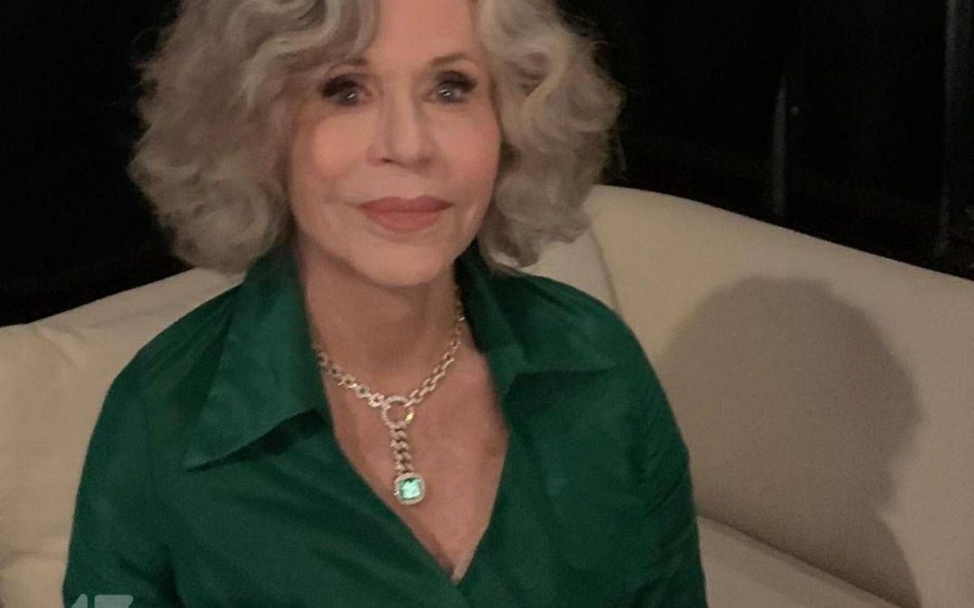Jane Fonda contro Trump: “Tempi spaventosi e pericolosi negli Usa, fermiamo l’autoritarismo”
