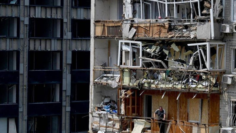 Ucraina, Kiev ancora sotto attacco: missili e droni russi contro la capitale