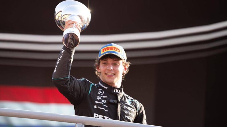 Formula 1, Mercedes ‘sfotte’ Ferrari dopo Monza: “Un italiano vince con auto tedesca…”