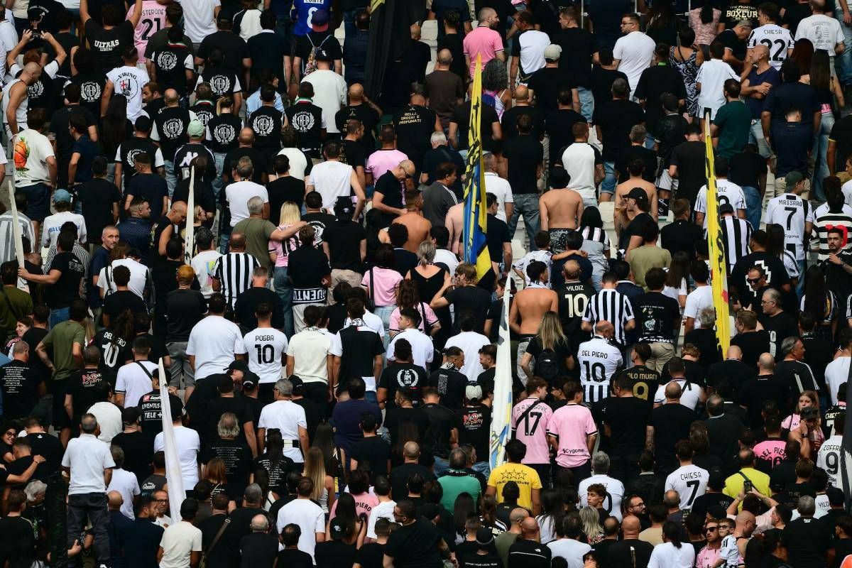 https://www.quotidianodelsud.it/wp-content/uploads/2026/09/la-curva-bianconera-si-volta-durante-il-minuto-di-silenzio-per-mazzola.jpeg