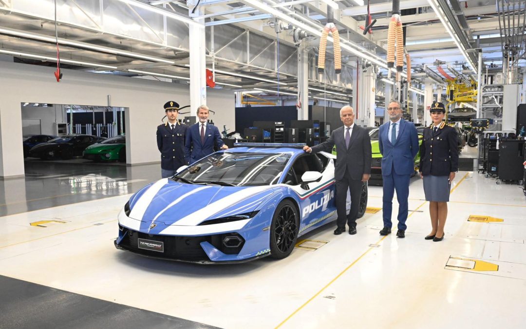 Automobili Lamborghini presenta la nuova Temerario per la Polizia di Stato