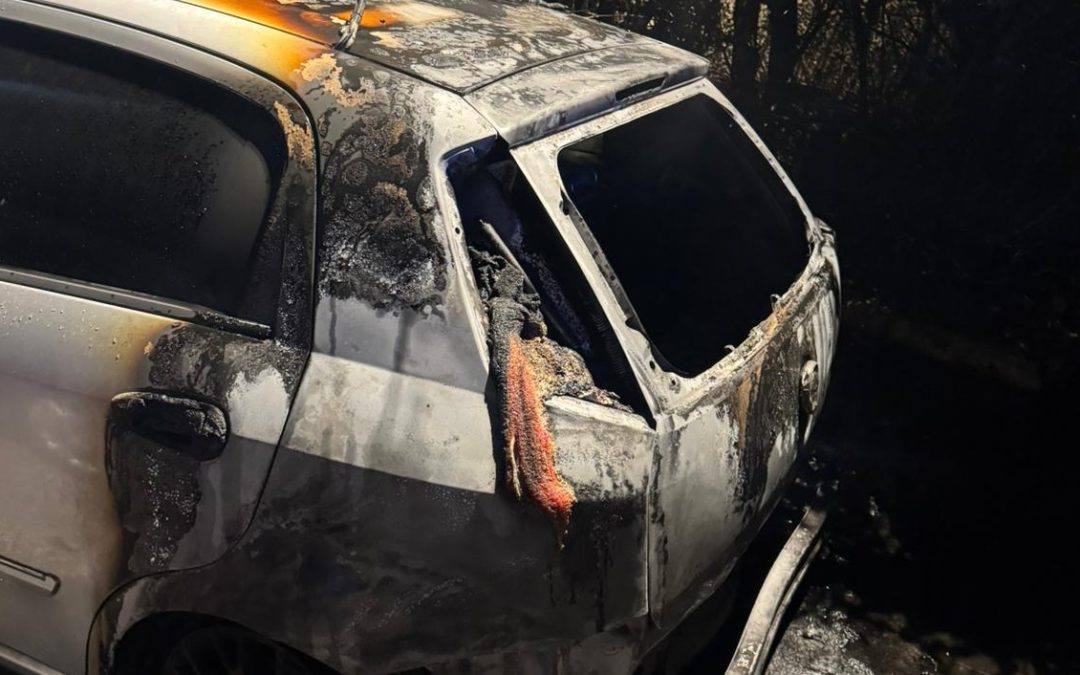 Lamezia, incendiata automobile in sosta nel cortile di una concessionaria.