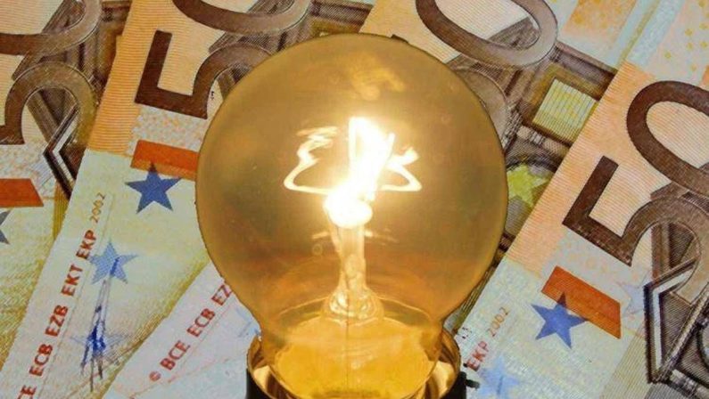 Bollette, dopo Eni taglia 30% su luce-gas. Enel, già da aprile sconto del 50% su elettricità. Meloni: “Anche altri attori diano una mano”