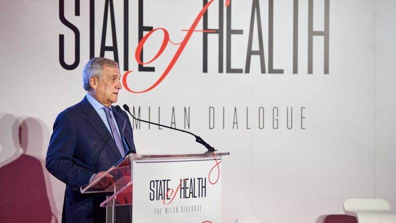 Tajani: “Governo stabile attrae investimenti”