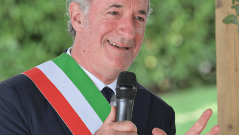 Fine vita, il Veneto approva la legge sul suicidio assistito. Zaia: “Decisione complessa e profonda”