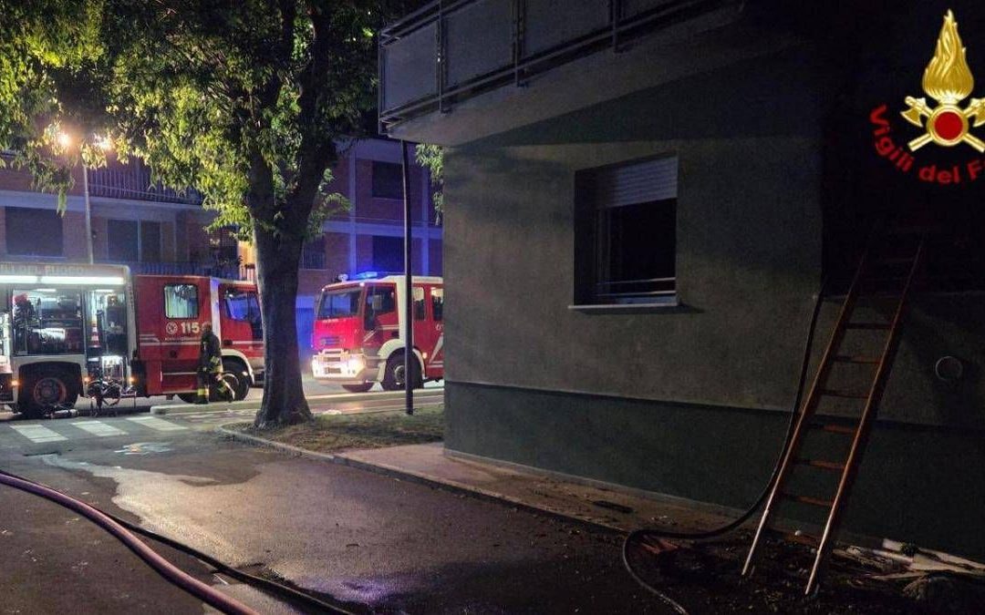 Dramma a Lucca, incendio nella notte a San Vito: 2 morti e 13 feriti