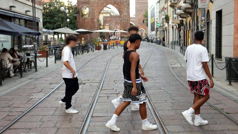 Stop sussidi alle famiglie dei ‘maranza’, il ddl di Fratelli d’Italia: benefici sospesi se minore condannato ad almeno un anno