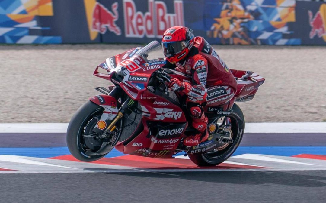 MotoGp, a San Marino cade Bezzecchi e Marquez vola in testa al Mondiale: ordine arrivo e classifica piloti