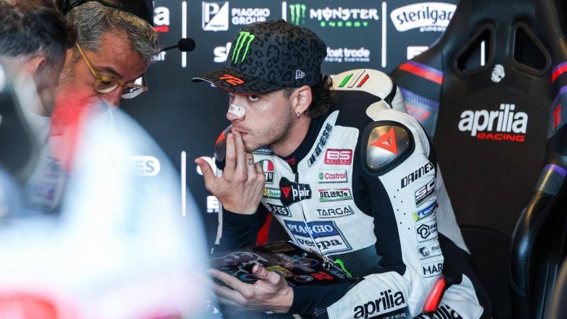Gp Misano, cade subito Bezzecchi: cos’è successo e come cambia la corsa al Mondiale