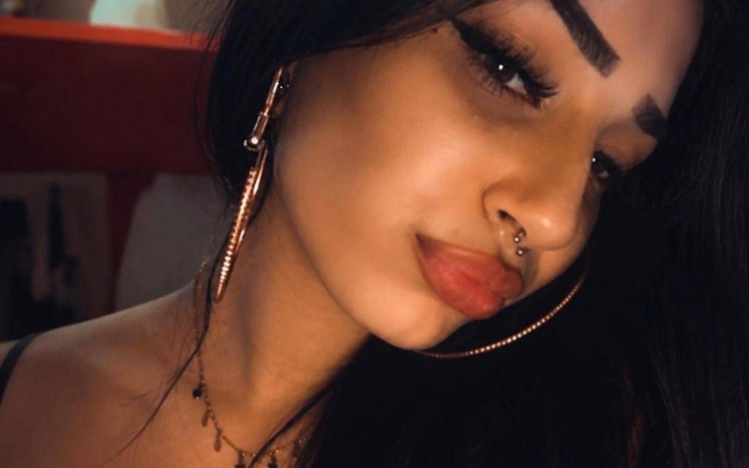 Musica techno e palloncini bianchi, l’ultimo saluto a Maria Spinelli: la 22enne italiana uccisa al rave in Svizzera