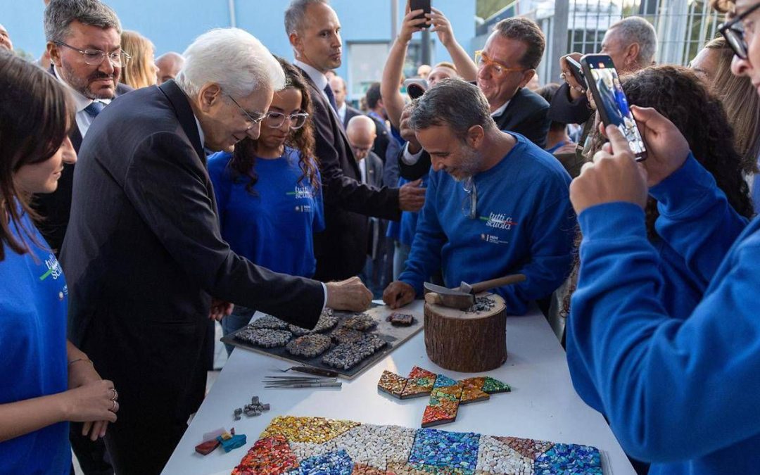 Scuola, l’alert di Mattarella “è leva integrazione”: intanto il governo lavora a tetto stranieri e stop burqa in classe