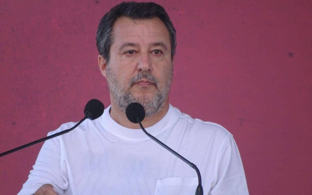 Lega, Salvini a Pontida lancia il congresso a ottobre: “Nessuno spazio a divisioni”
