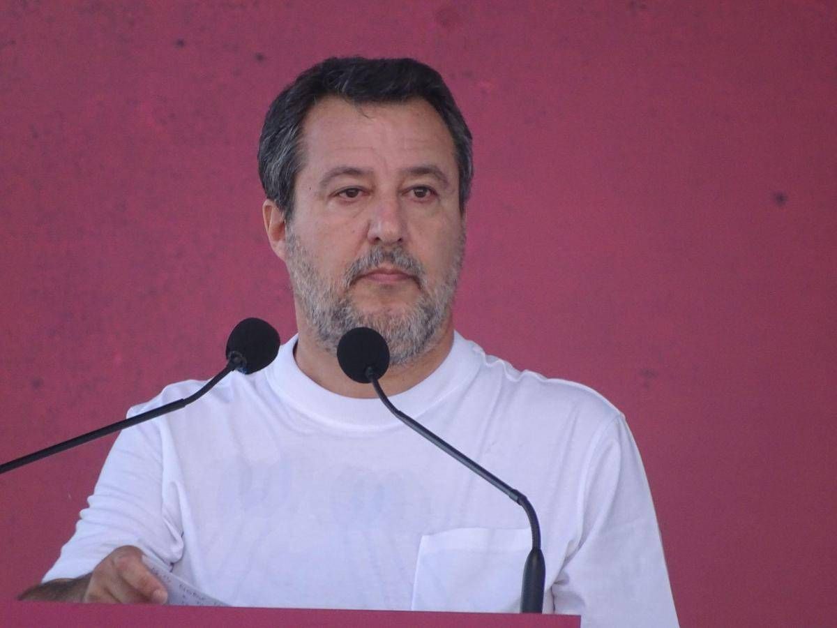 https://www.quotidianodelsud.it/wp-content/uploads/2026/09/matteosalvini-tshirtpontida-ipa-fg.jpeg