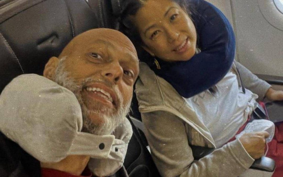 Max Parisi, il viaggio in Usa per il tumore al pancreas: “Con nuovo farmaco spero di arrivare a Natale”