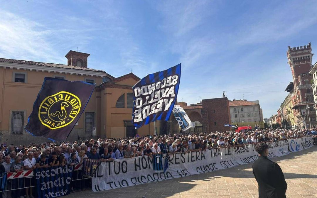Funerali Mazzola a Milano: arrivati calciatori, dirigenti e tifosi per l’ultimo saluto alla leggenda dell’Inter