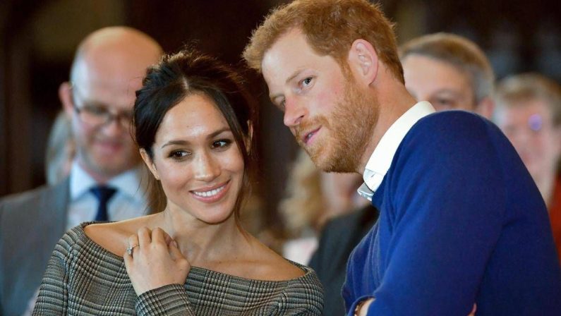 “Harry e Meghan non rappresentano la famiglia reale”: il chiarimento di Re Carlo dopo il ritorno dei Sussex a Londra
