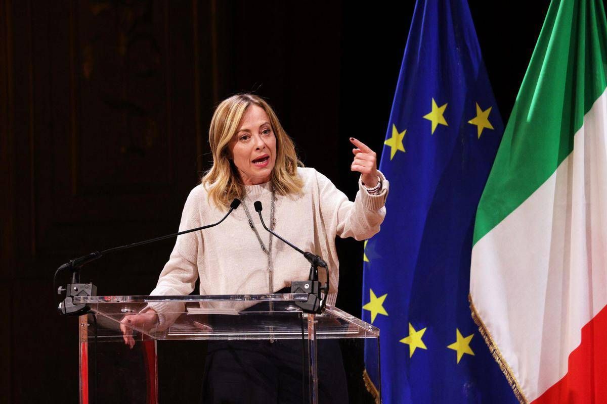 https://www.quotidianodelsud.it/wp-content/uploads/2026/09/meloni-bandiere-ftg-ipa-2000x1333.jpeg