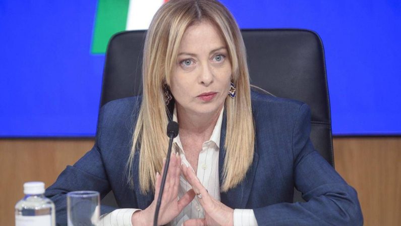 Forum Cernobbio, il sondaggio promuove il governo Meloni e boccia l’opposizione