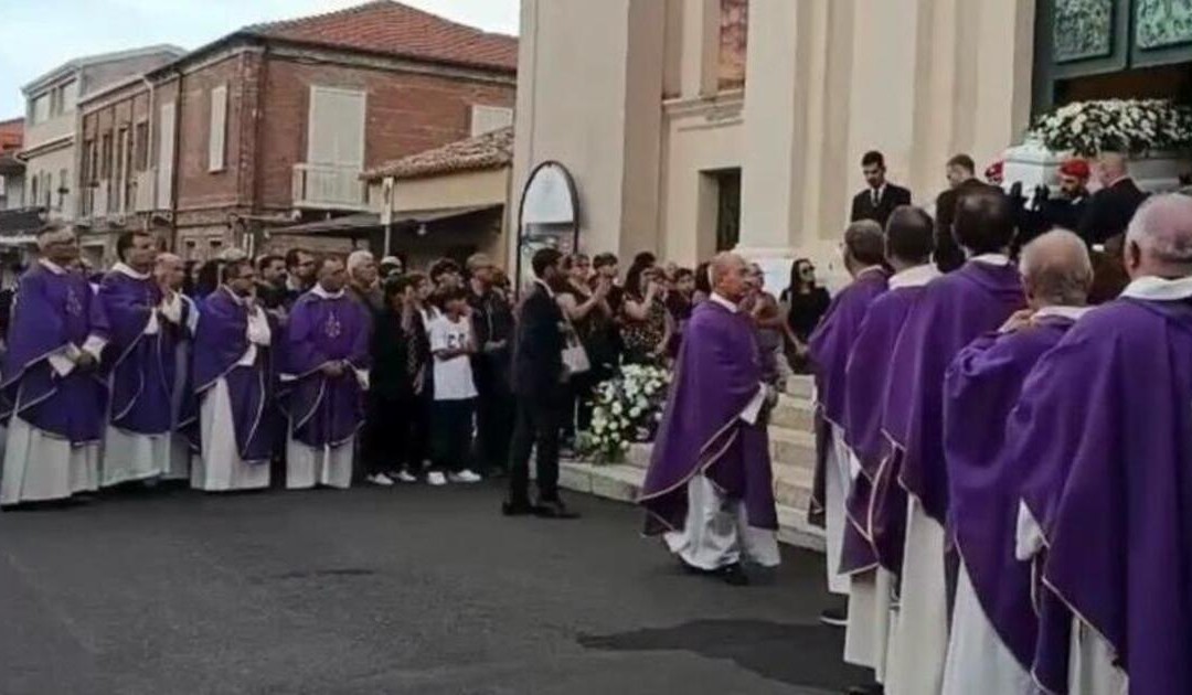 Mileto, l’ultimo saluto a Giuseppe Bianchi, morto a 14 anni