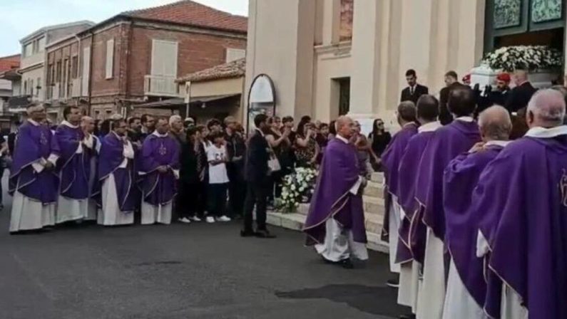 Mileto, l’ultimo saluto a Giuseppe Bianchi, morto a 14 anni