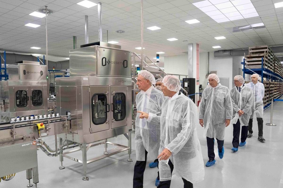 https://www.quotidianodelsud.it/wp-content/uploads/2026/09/ministro-urso-inaugurazione-isola-della-scala-00001.jpeg
