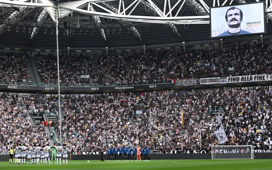 Curva di spalle durante il minuto di silenzio per Mazzola, multa di 10mila euro per la Juventus
