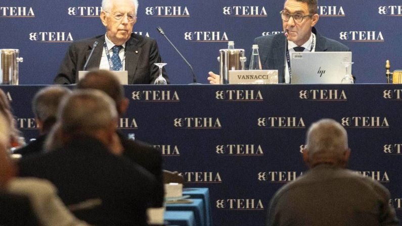 Monti e il confronto con Vannacci a Cernobbio: “In lei trovo ricostituzione di retorica e spirito del fascismo”