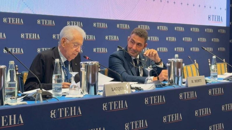 Vannacci-Monti, a Cernobbio il confronto fra due mondi lontanissimi: uno legge, l’altro fa scintille