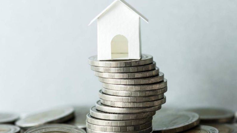 Bce pronta ad alzare i tassi, le conseguenze sui mutui: di quanto può aumentare la rata