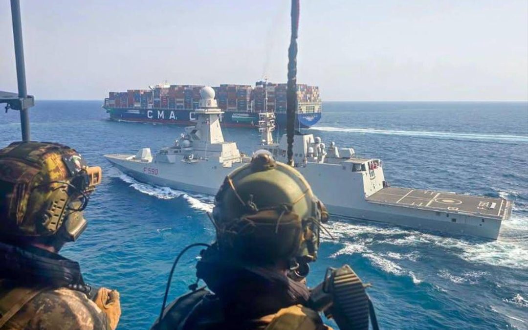 Yemen, nave Marina militare accompagna mercantile italiano nello stretto di Bab El-Mandeb