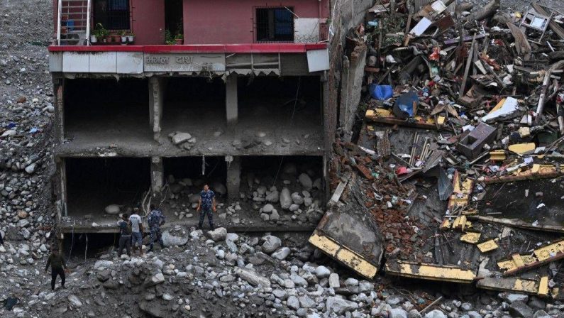 Alluvione in Nepal e Tibet, i morti sono più di 1.000