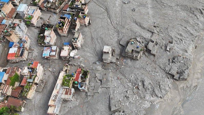 Alluvione in Nepal e Tibet, i morti sono più di 1.100