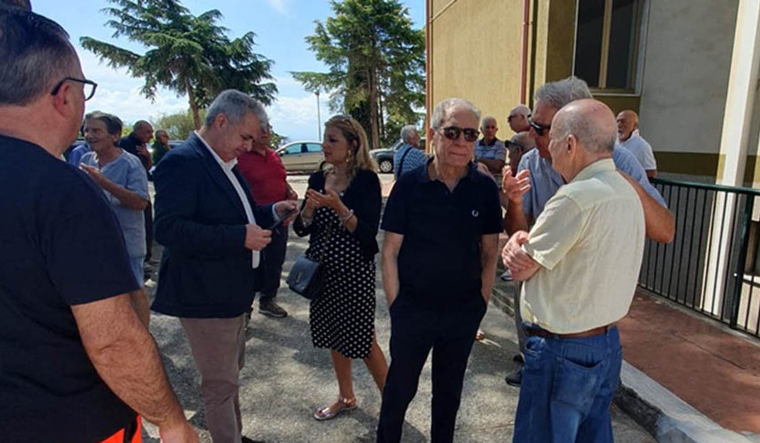 La protesta all'ospedale di Nicotera
