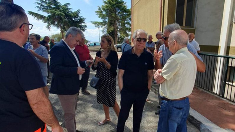 Servizio Dialisi senza specialisti: protesta all’ospedale di Nicotera