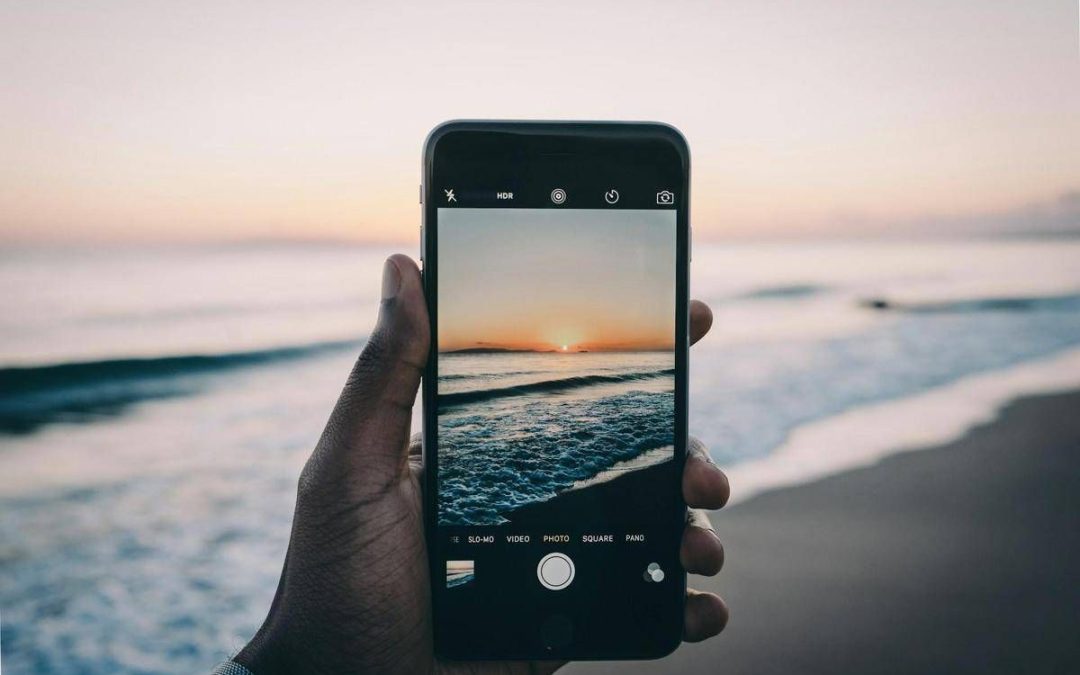 Comscore: l’estate traina lo smartphone. Comparto News a +5,5%, volano Paramount e Disney