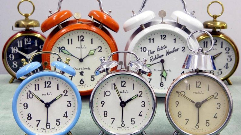 Ora solare, un piccolo jet lag per l’organismo: orologio biologico da riadattare