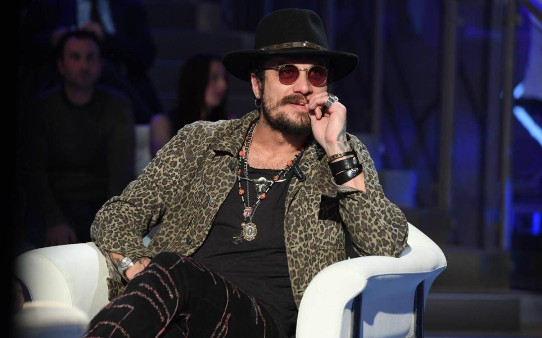 Osvaldo in ripresa, la nota della famiglia fa chiarezza: “Sta bene ed è lucido”