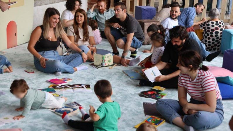Famiglia, Osservatorio Pampers: il 63% dei papà teme di non fare abbastanza per i propri figli
